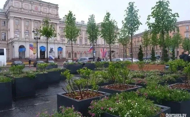 Александр Савин посетил торжественное открытие обновлённого сада трансформера на Исаакиевской площади в Санкт Петербурге