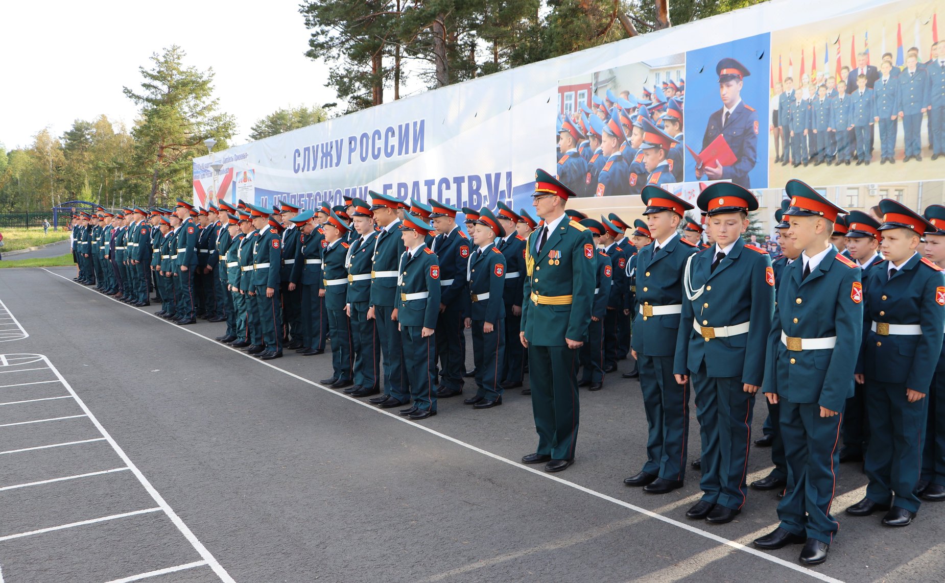 Юрий Воробьев принял участие в торжественной линейке в кадетской школе «Корабелы Прионежья», посвященной Дню знаний