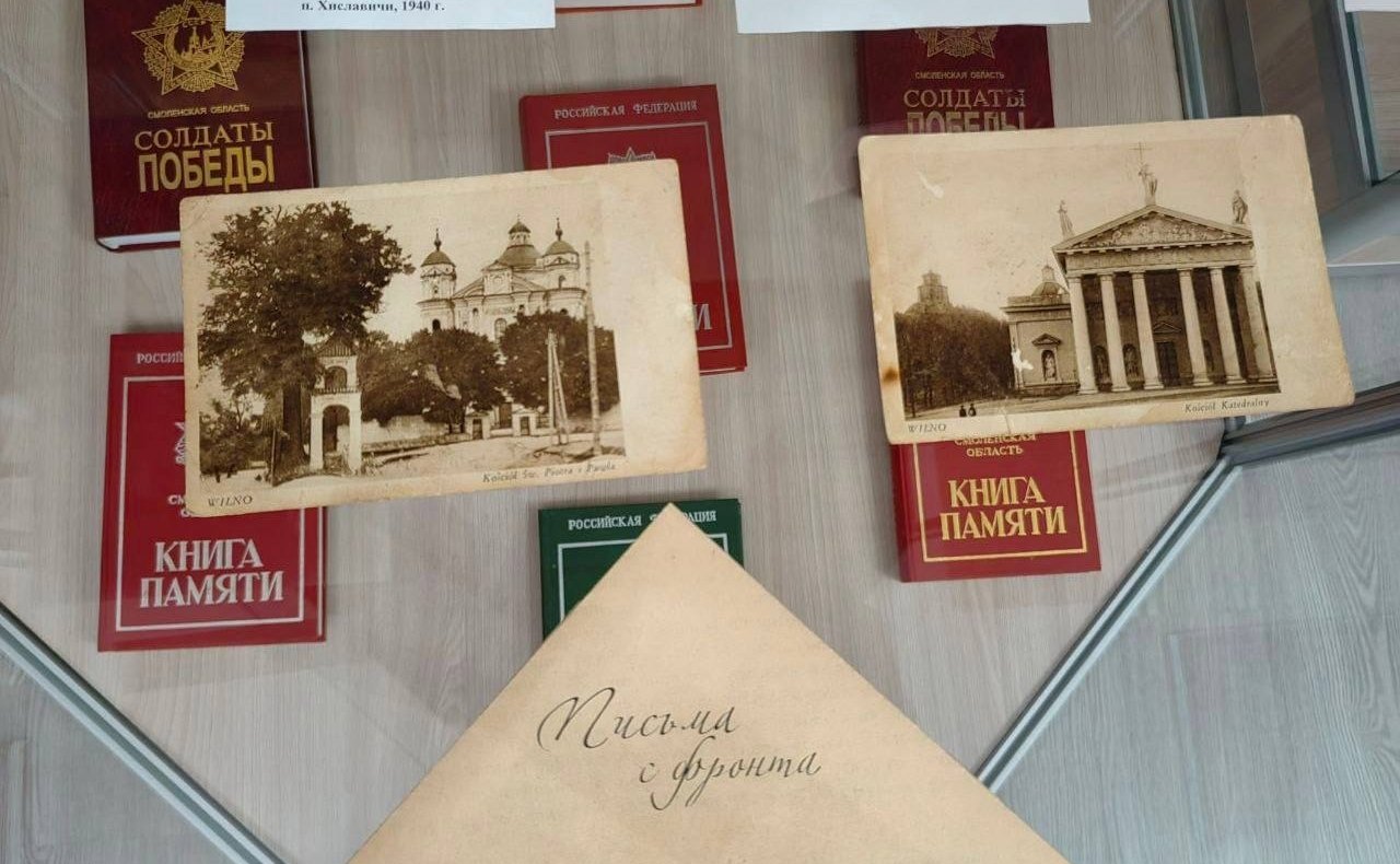 Артем Малащенков в поселке Хиславичи осмотрел Хиславичский районный центр культурно-досуговой работы и народного творчества