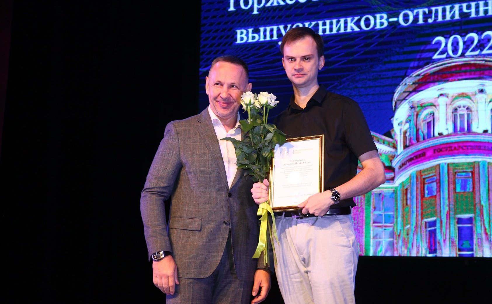 Олег Алексеев вручил Благодарственные письма ««За большой вклад в проведение научных исследований и добросовестный труд» молодым ученым-преподавателям