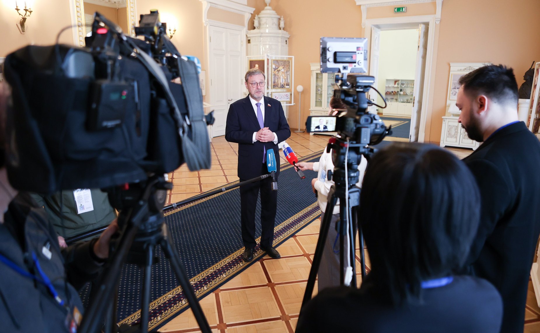 Пресс-подход заместителя Председателя Совета Федерации Константина Косачева