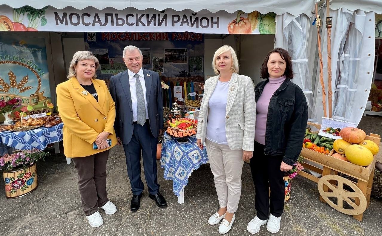 Анатолий Артамонов и Александр Савин посетили мемориальный комплекс «Безымянная высота» в Куйбышевском районе Калужской области