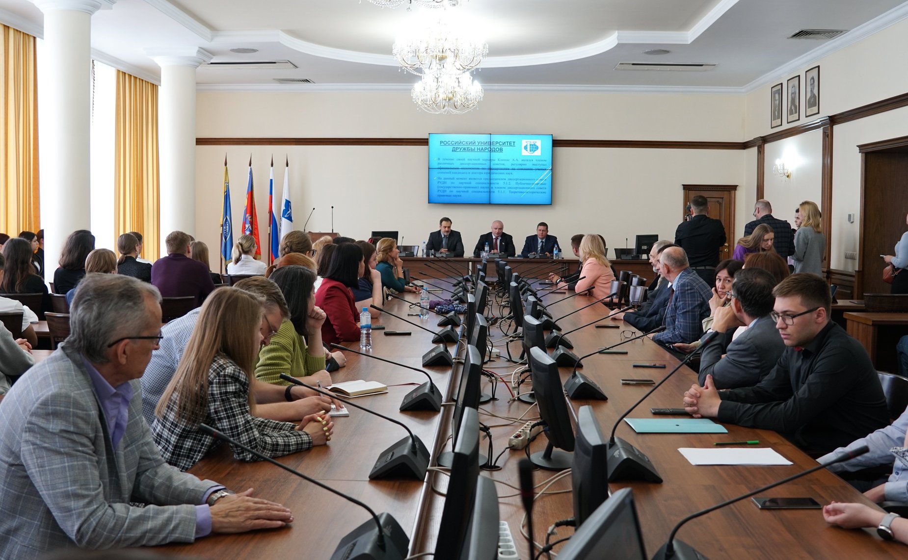 Парламентарии встретились с молодыми юристами – студентами Юридического института Алтайского государственного Университета, с которыми провели открытый диалог