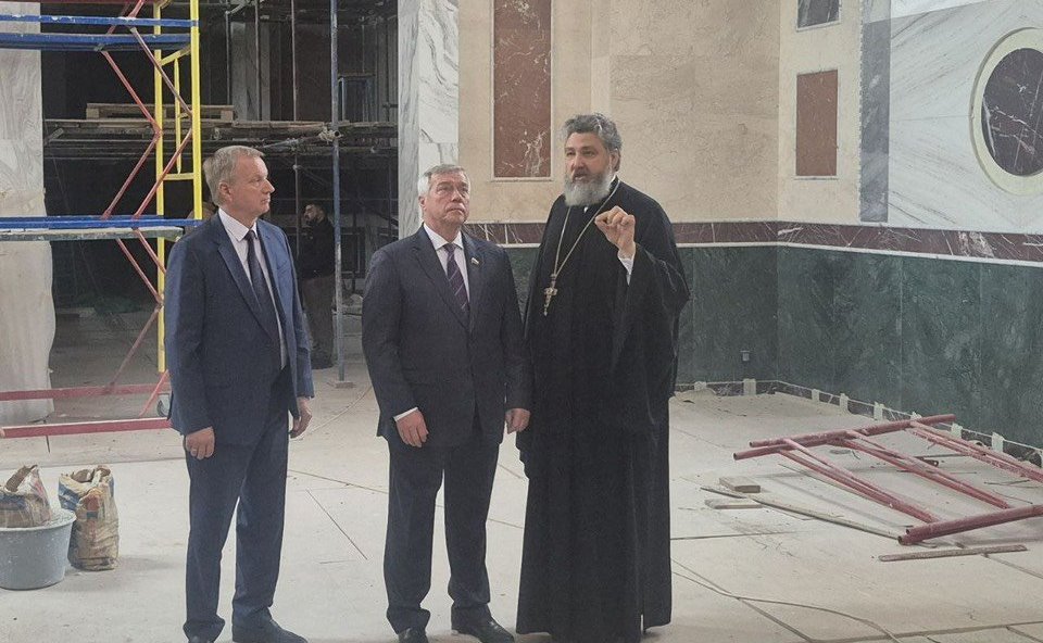 Василий Голубев посетил строящийся в Ростове-на-Дону храм Святого Георгия Победоносца