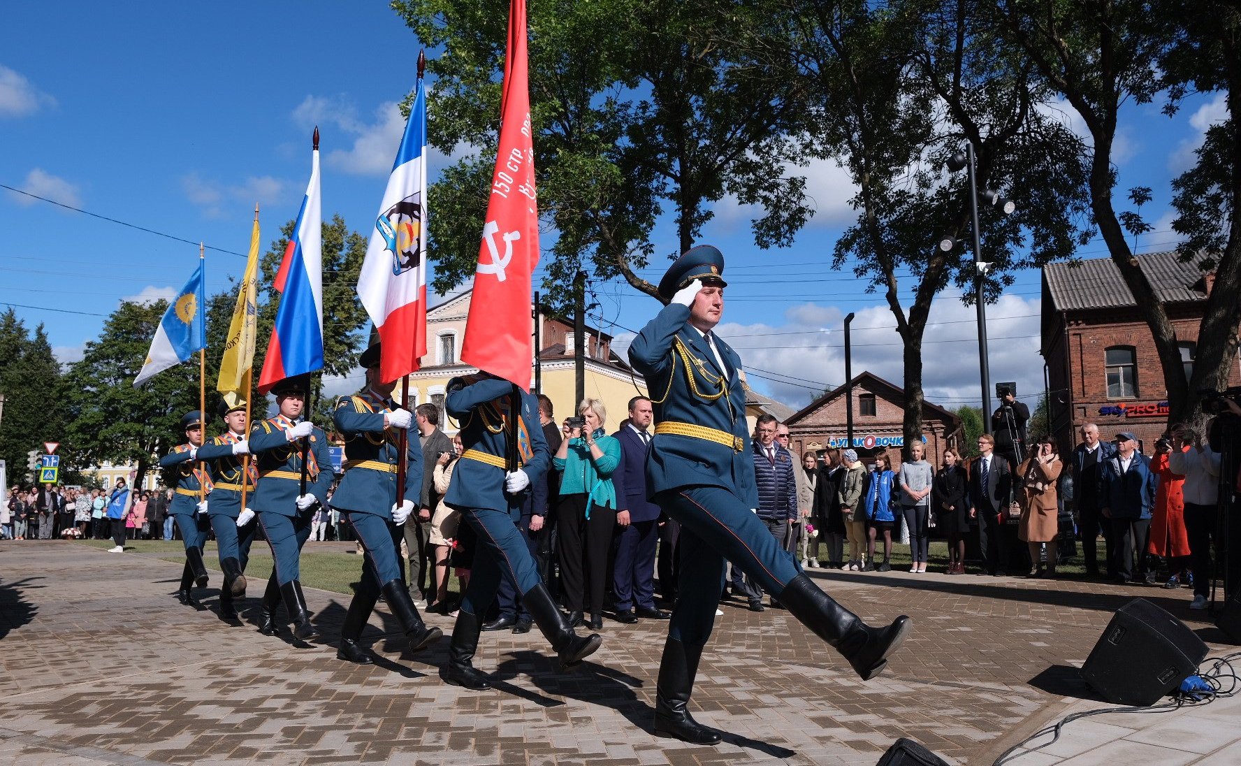 Елена Писарева приняла участие в торжественной церемонии открытия знакового для боровичан памятника