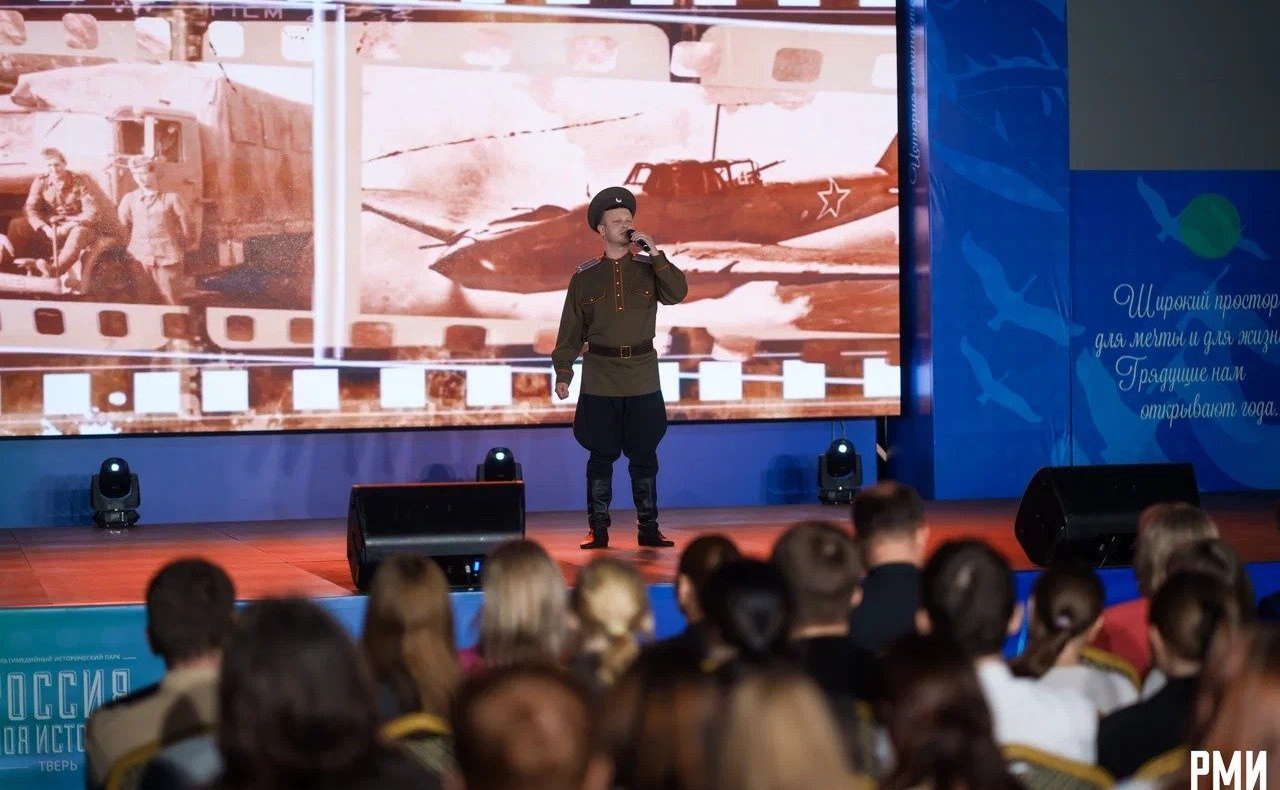 Андрей Епишин вручил награды победителям VII Межрегионального фестиваля детско-юношеского кино «Мы нашей памяти верны»