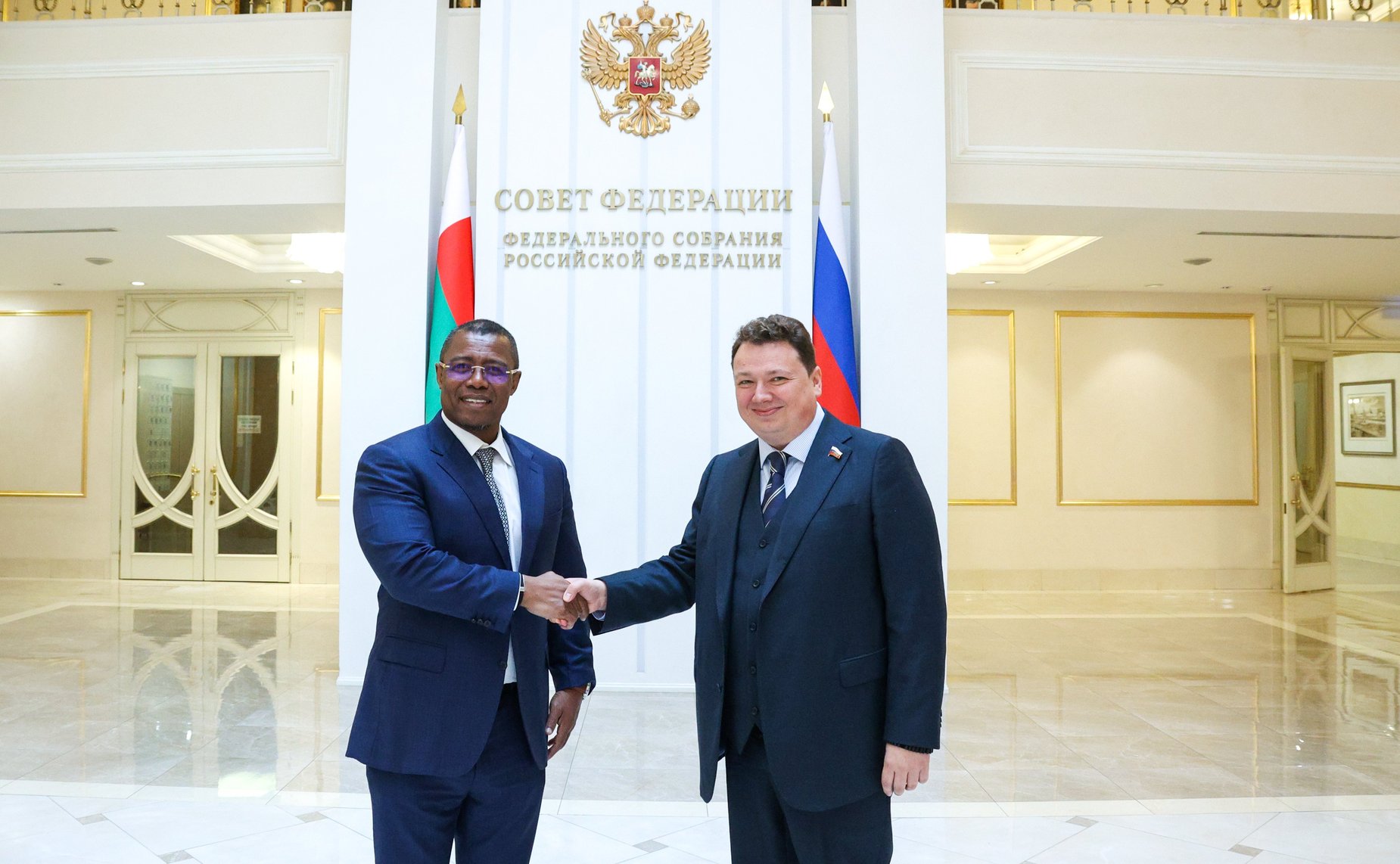 Встреча первого заместителя председателя Комитета СФ по бюджету и финансовым рынкам Александра Шендерюка-Жидкова с Председателем Национального Собрания Республики Мадагаскар Ситени Тьерри Рандриана Сулуниайку