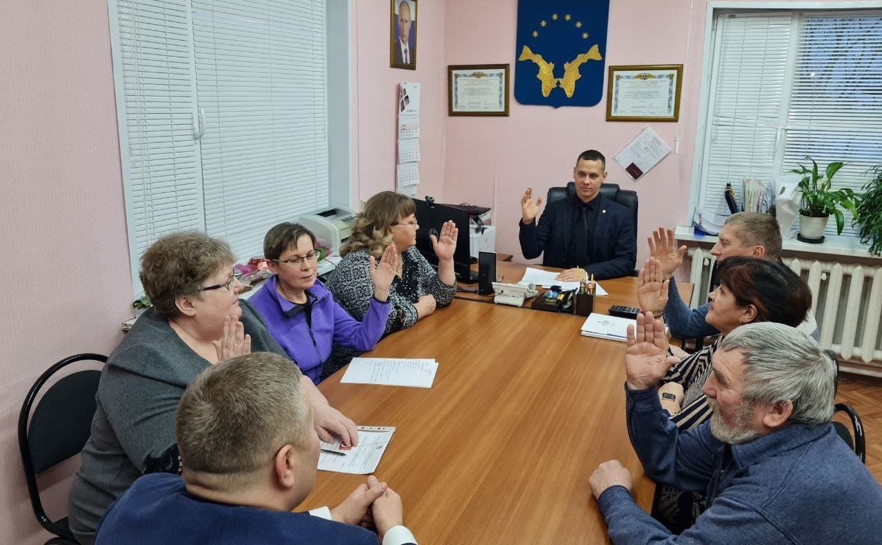 Денис Гусев посетил село Тельвиска Заполярного района