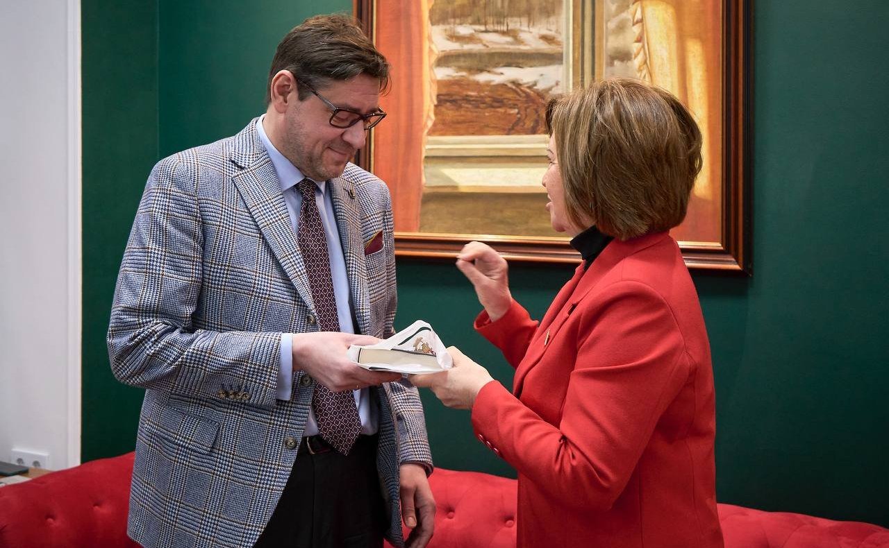 Марина Сидухина провела парламентский диалог со студентами