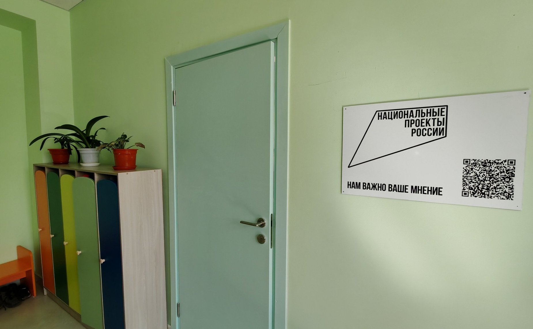 Виталий Назаренко в рамках региональной недели посетил в поселке Верхний Фиагдон в Алагирском районе несколько социально значимых объектов