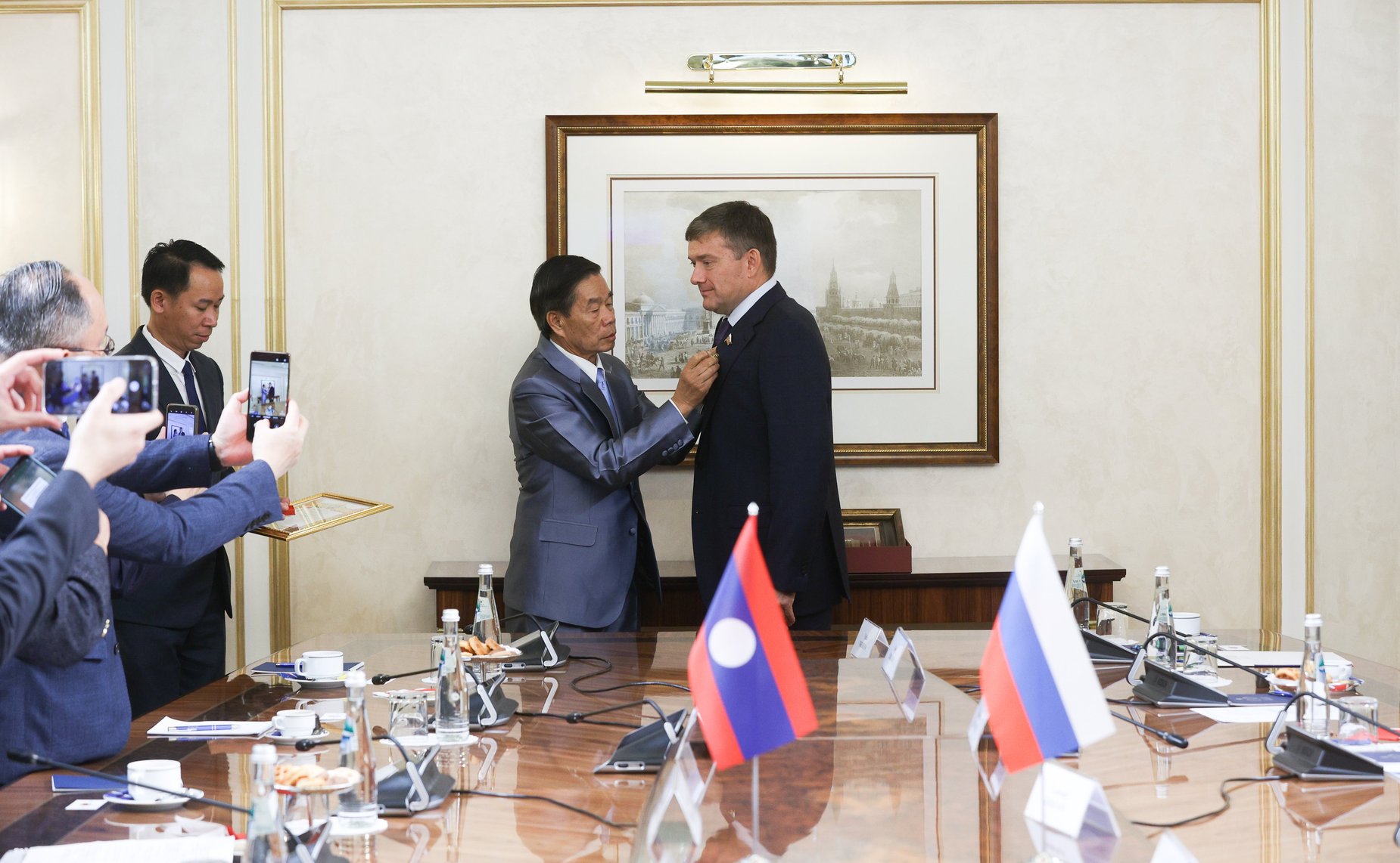 Встреча Николая Журавлева с членом Политбюро Народно-революционной партии Лаоса, Председателем Центрального комитета Лаосского фронта национального развития