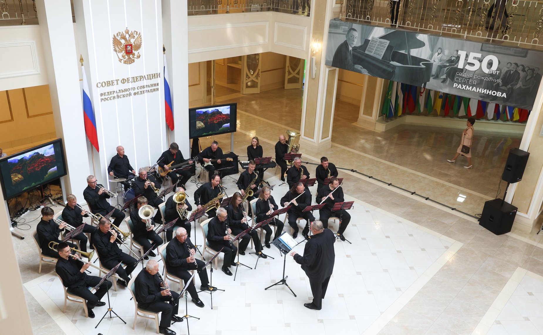 Валентина Матвиенко и Максим Егоров осмотрели выставку, посвященную 150-летию со дня рождения Сергея Рахманинова
