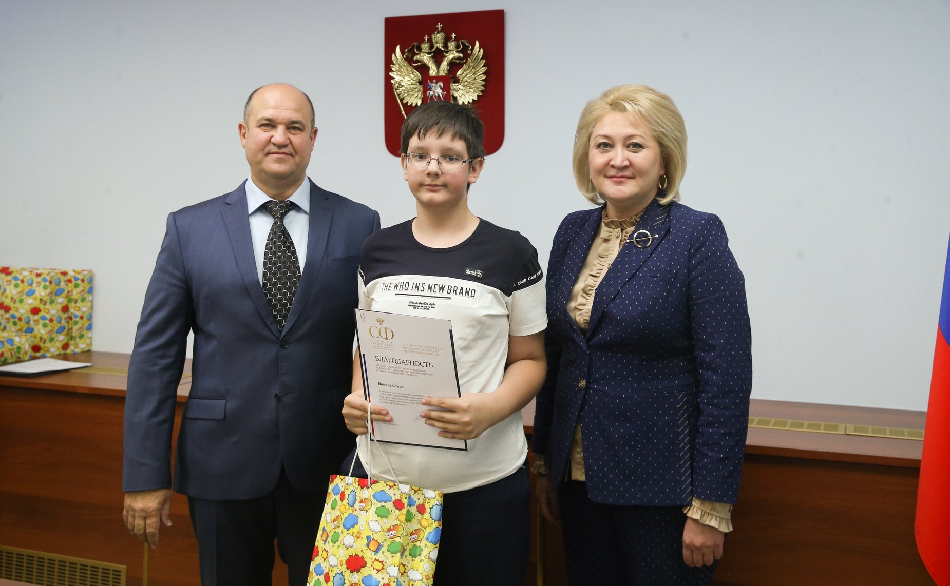 Награждение детей – участников выставки детских художественных работ «Традиции живая нить»