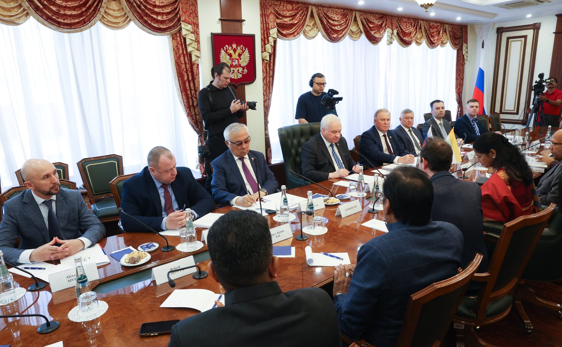 Встреча первого заместителя председателя Комитета СФ по международным делам Андрея Денисова с делегацией Республики Индии во главе с членом Народной палаты парламента Каниможи Карунанидхи