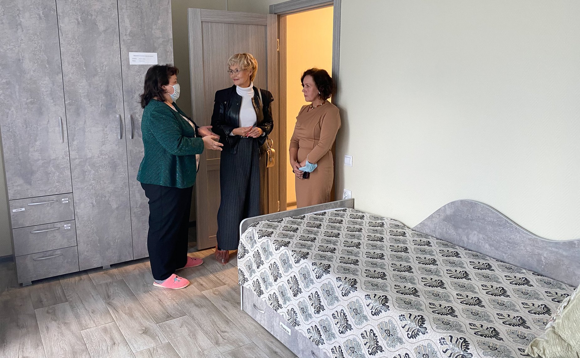 Маргарита Павлова приняла дружественный визит коллеги из Тывы Сенатора РФ Дины Оюн в Челябинскую область