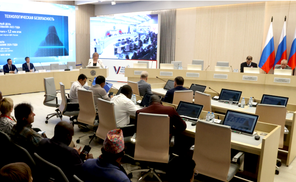 Александр Терентьев принял участие в открытии информационного центра ЦИК накануне выборов Президента РФ