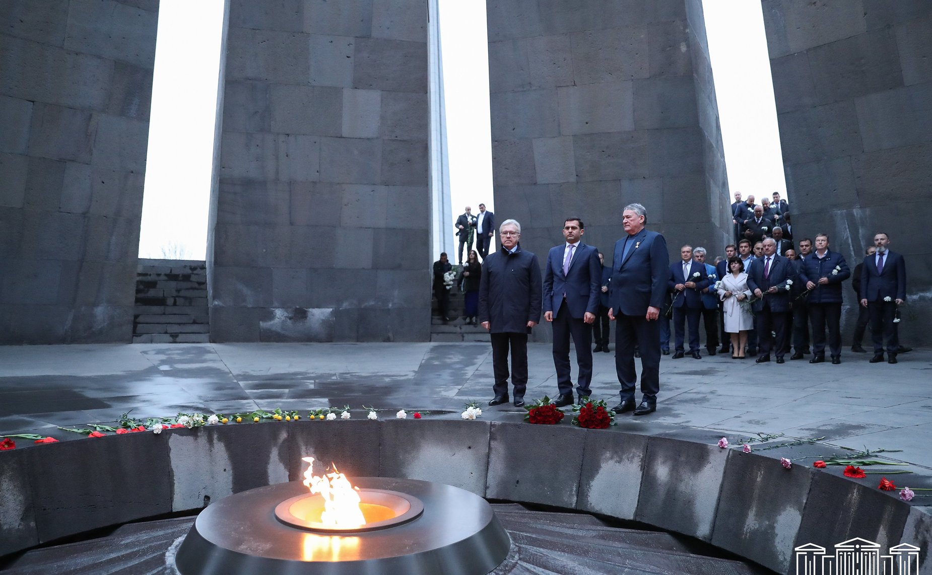 Российская делегация во главе с заместителем Председателя Совета Федерации Юрием Воробьевым передала более 1,5 тысяч учебников для трех армянских школ с обучением на русском языке