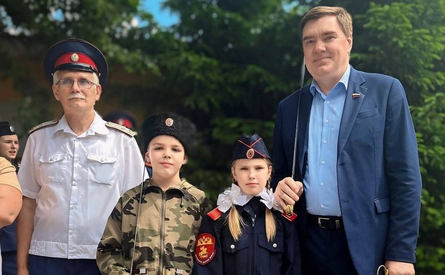 Александр Савин в ходе поездки в регион принял участие в торжественных мероприятиях, посвященных Дню России