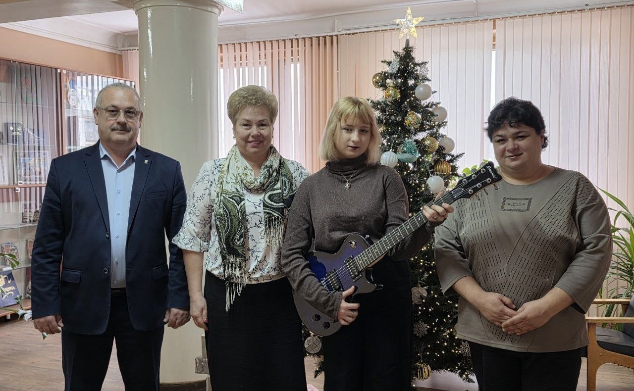 Ольга Бас исполнила новогодние желания детей Луганской Народной Республики