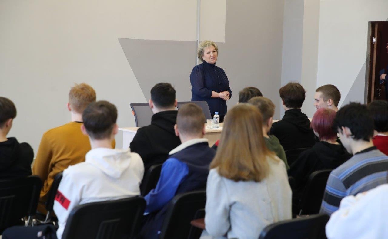 Елена Писарева в рамках региональной недели встретилась со студентами Новгородского агротехнического техникума и Новгородского государственного университета имени Ярослава Мудрого