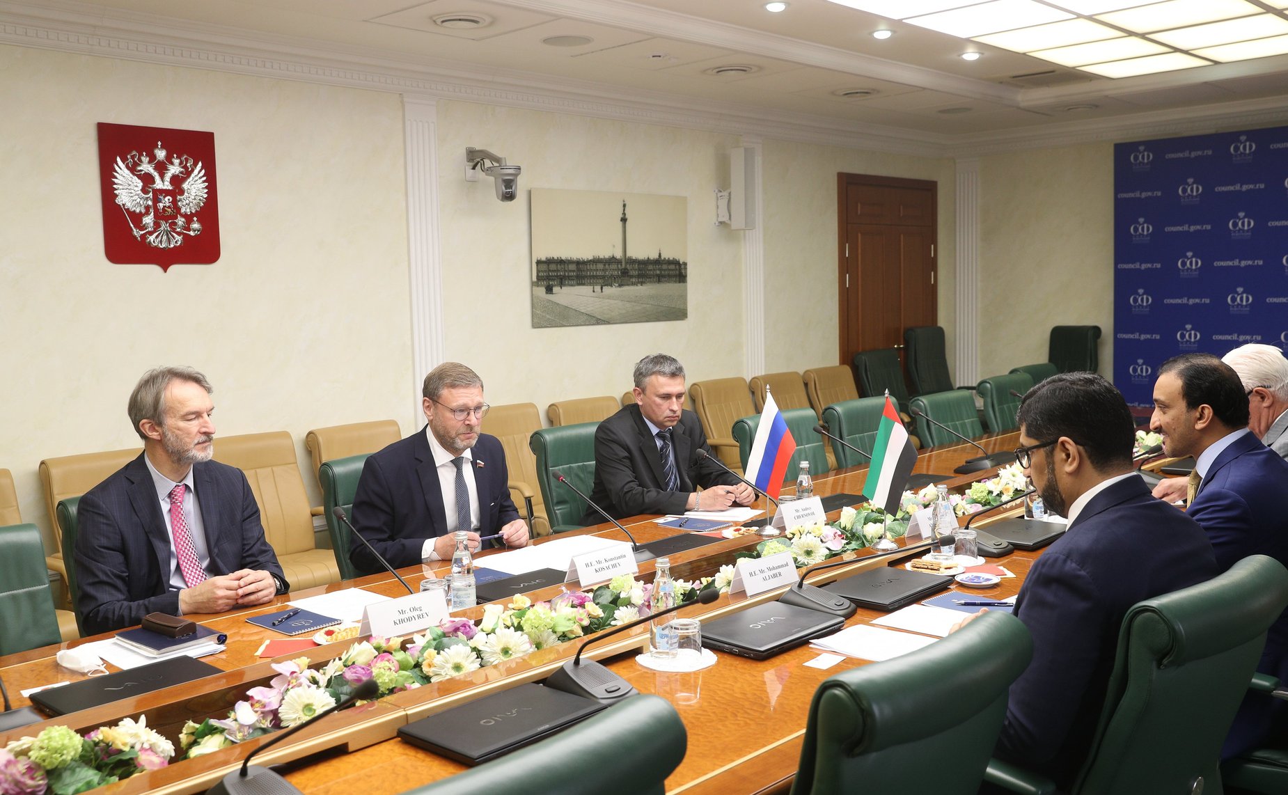 Заместитель Председателя СФ Константин Косачев провел встречу с Чрезвычайным и Полномочным Послом Объединенных Арабских Эмиратов в РФ