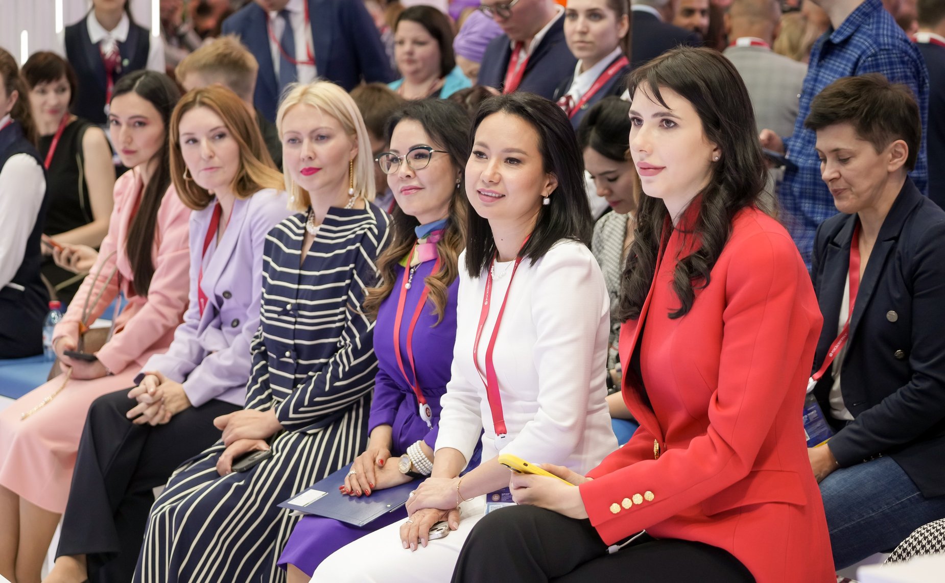 Дискуссионная сессия «Что такое благополучие семьи и как его достичь: культура здоровья и отношений» в рамках Петербургского международного экономического форума