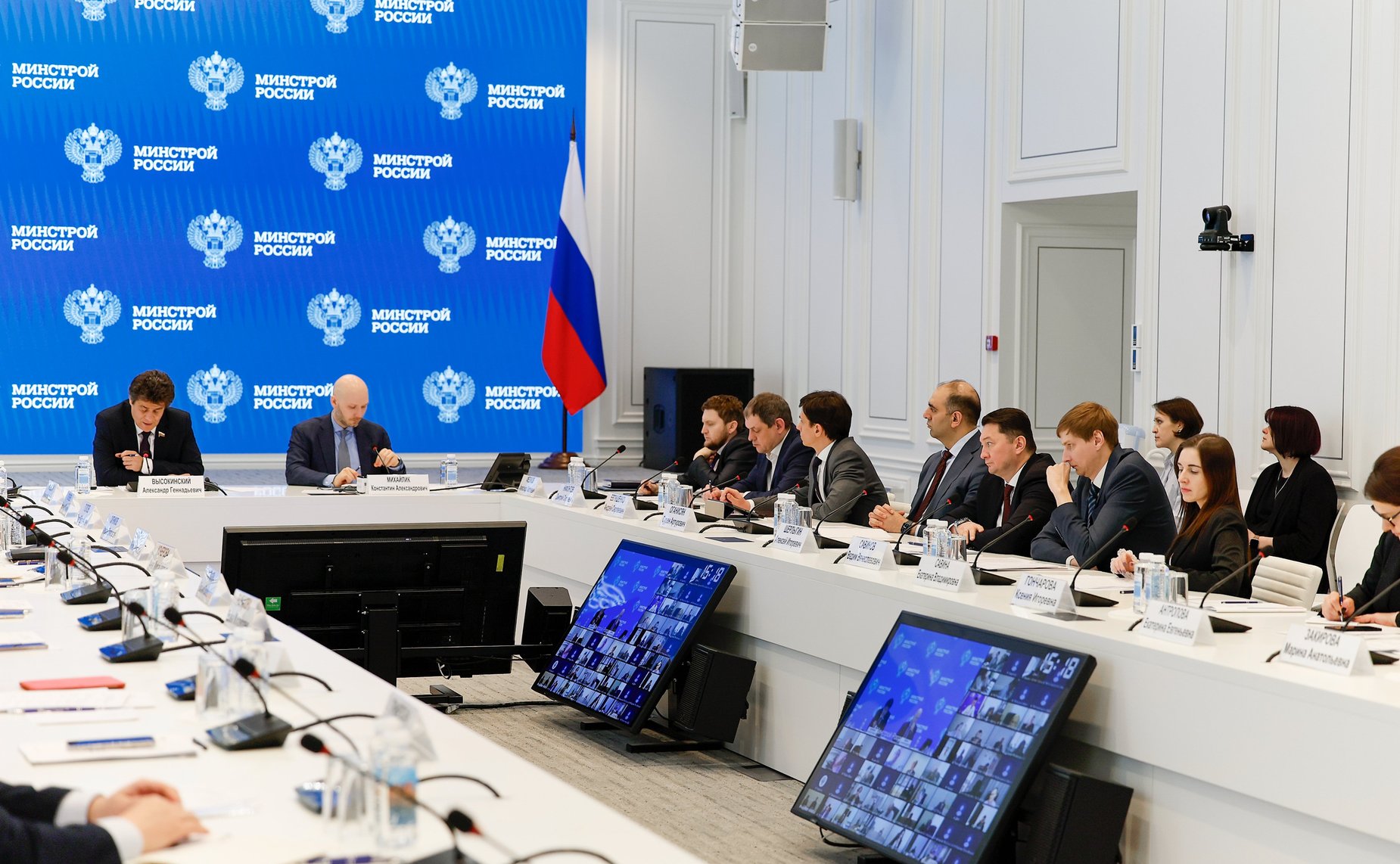 Круглый стол на тему «Совершенствование системы лицензирования деятельности по управлению многоквартирными домами»