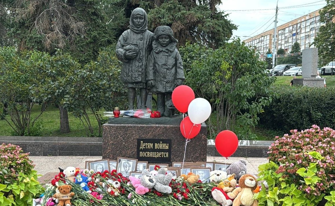 Айрат Гибатдинов почтил память детей — жертв войны в Донбассе