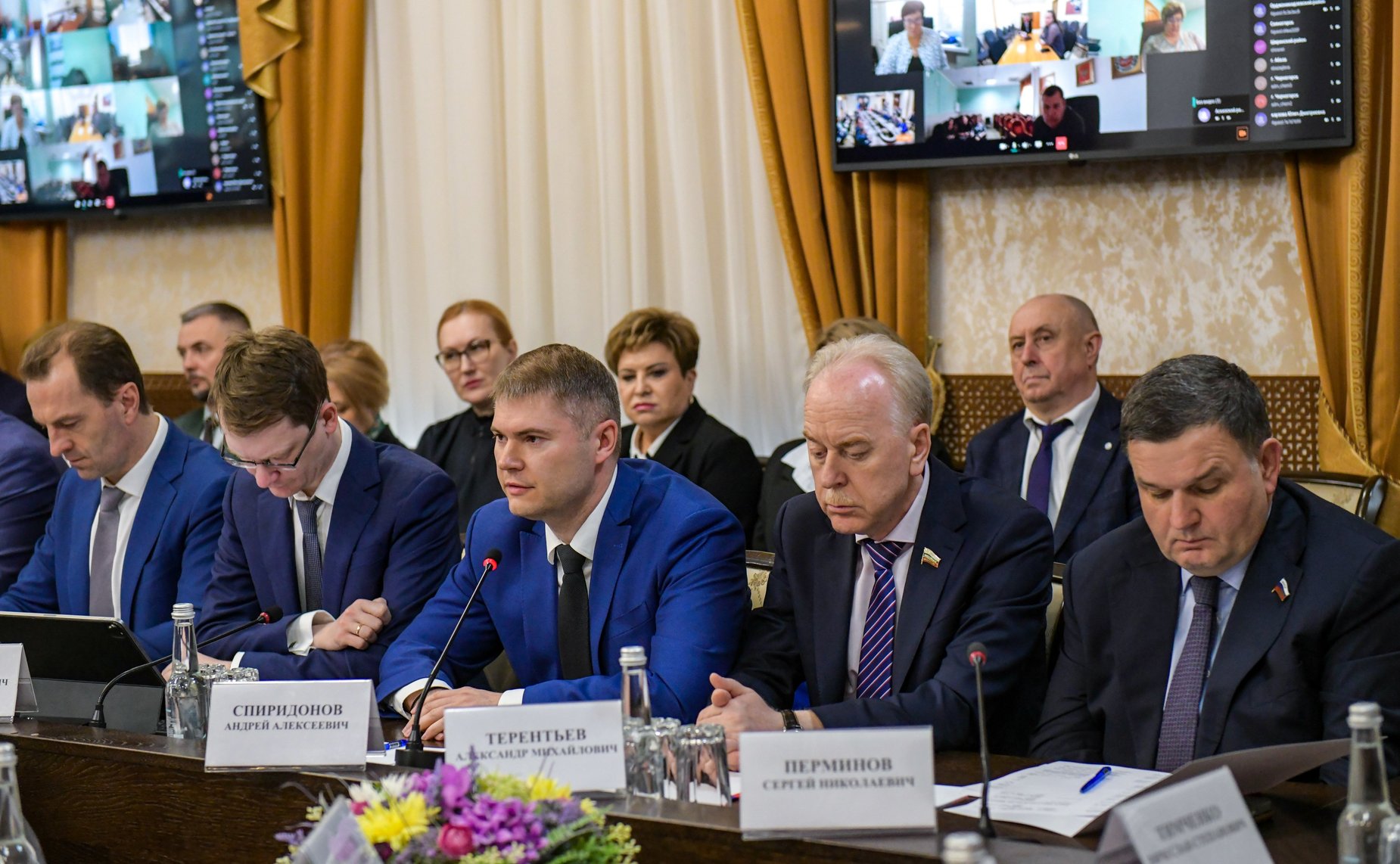 Вячеслав Тимченко провел расширенное заседание по вопросам контрольно-надзорной деятельности в Республике Хакасия