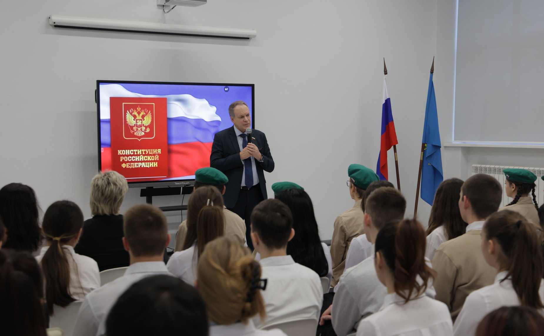 Александр Башкин в рамках мероприятия «Разговоры о важном» встретился со студентами Астраханского государственного политехнического колледжа