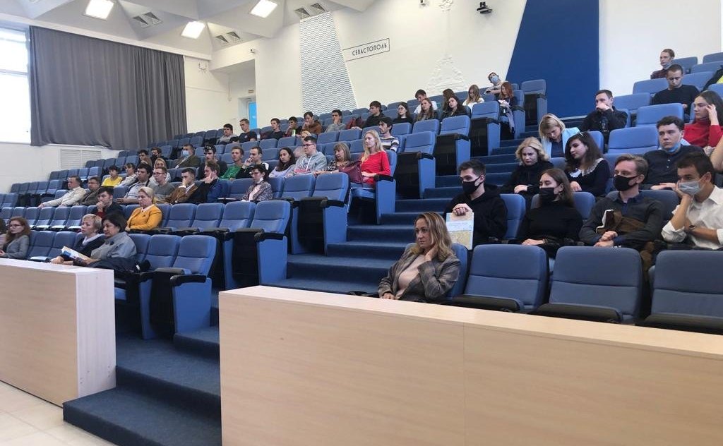 Екатерина Алтабаева в ходе работы в регионе приняла участие в семинаре, посвященном 80-летию начала героической обороны Севастополя 1941–1942 годов