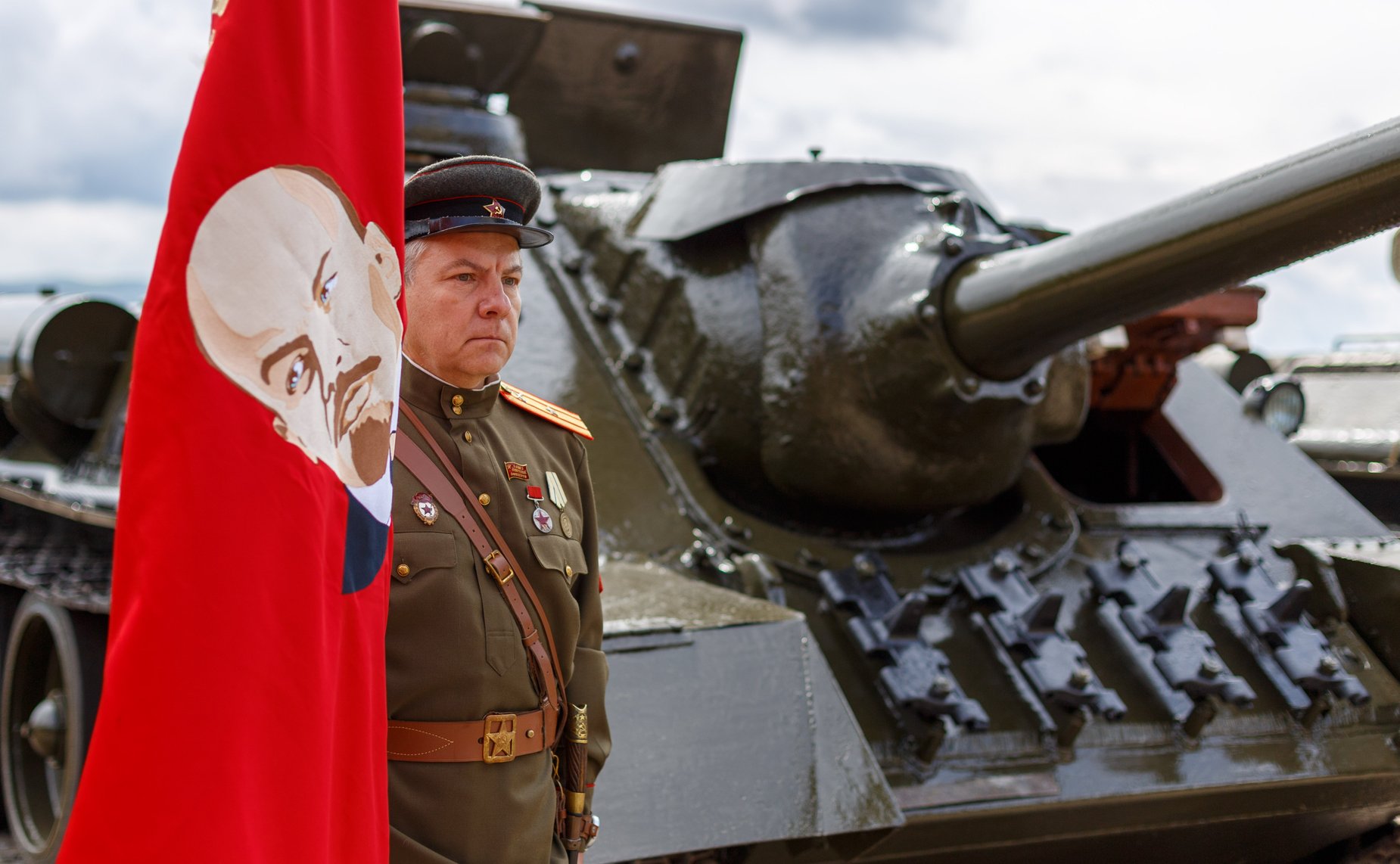 Церемония возложения цветов к обелиску Славы на Сапун-горе