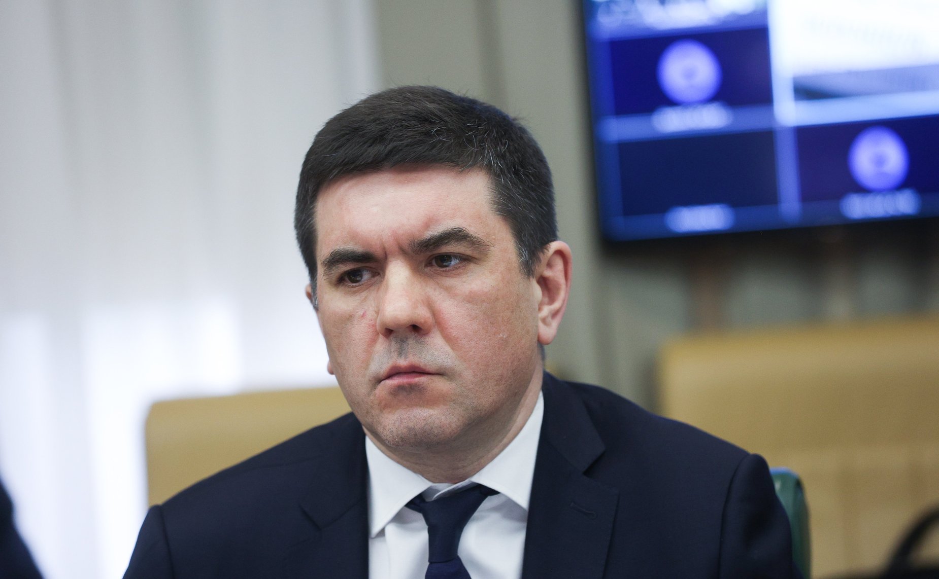 Круглый стол Комитета СФ по экономической политике «Совершенствование оснований и порядка передачи федерального недвижимого имущества в государственную собственность субъектов РФ и муниципальную собственность»