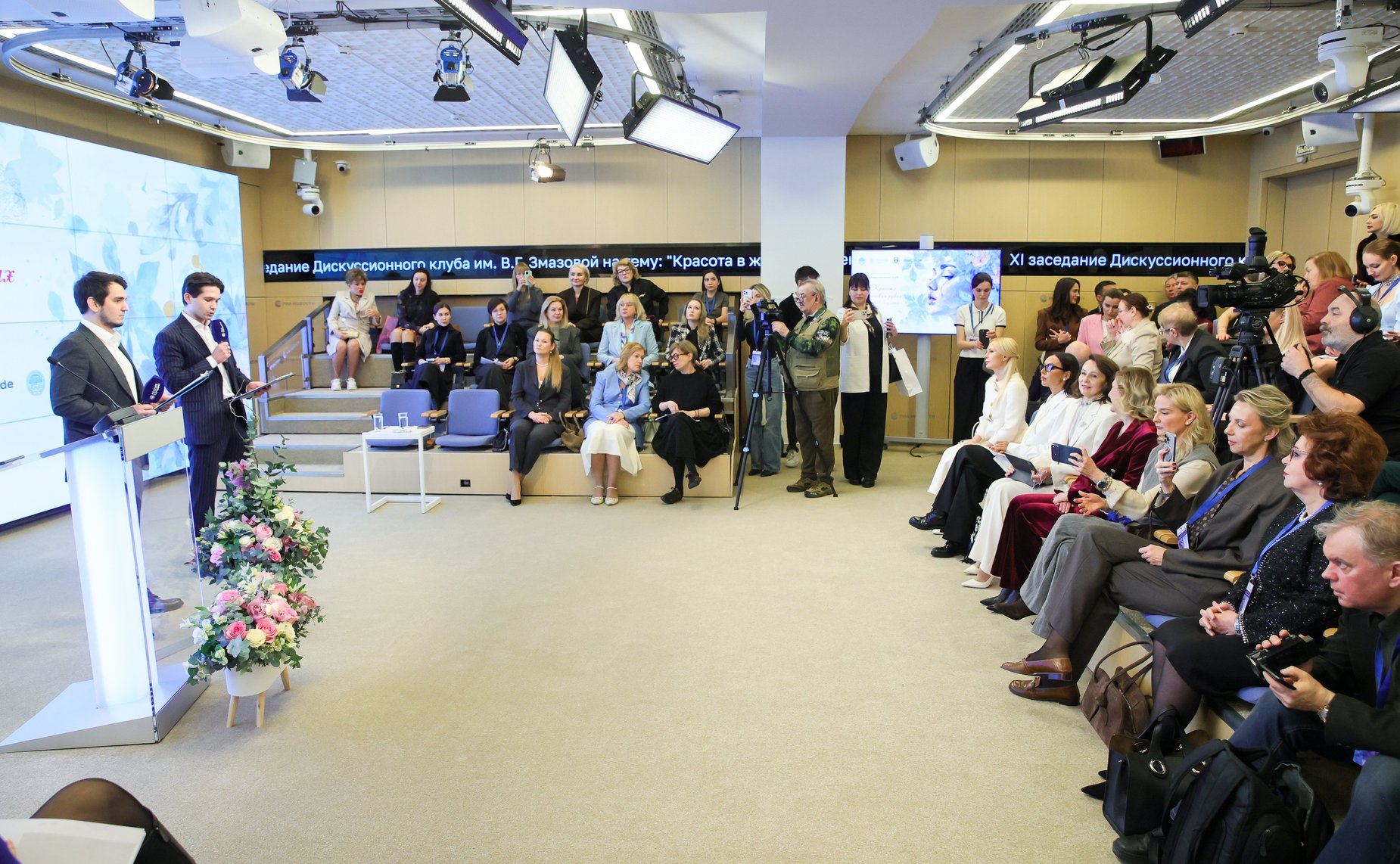 Заместитель Председателя Совета Федерации Инна Святенко приняла участие в XI заседании Дискуссионного клуба им. В.Г. Змазовой: «Красота в женских руках!»