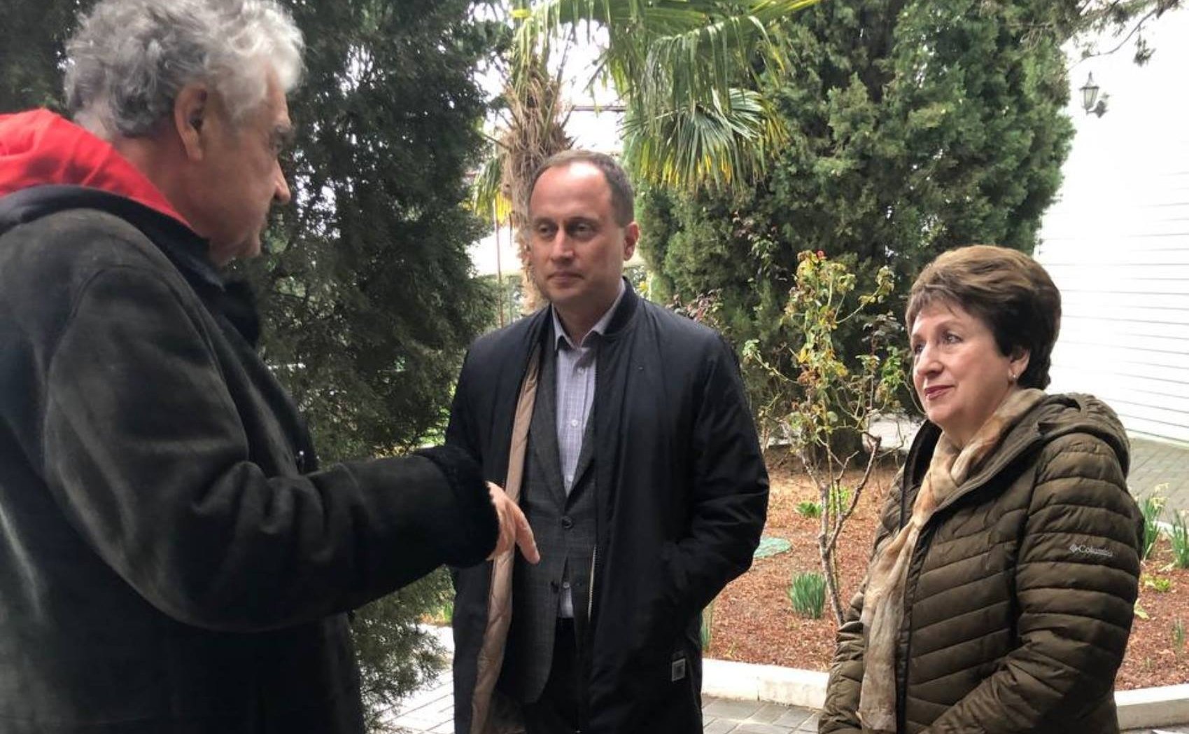 Екатерина Алтабаева посетила пункт временного размещения беженцев на базе пансионата «Изумруд»