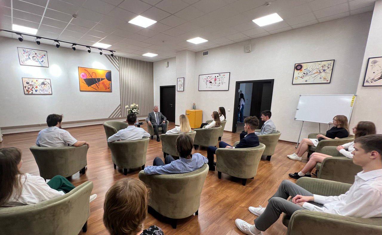 Анатолий Артамонов принял участие в прошедших в Калуге торжественных мероприятиях, посвященных Дню знаний