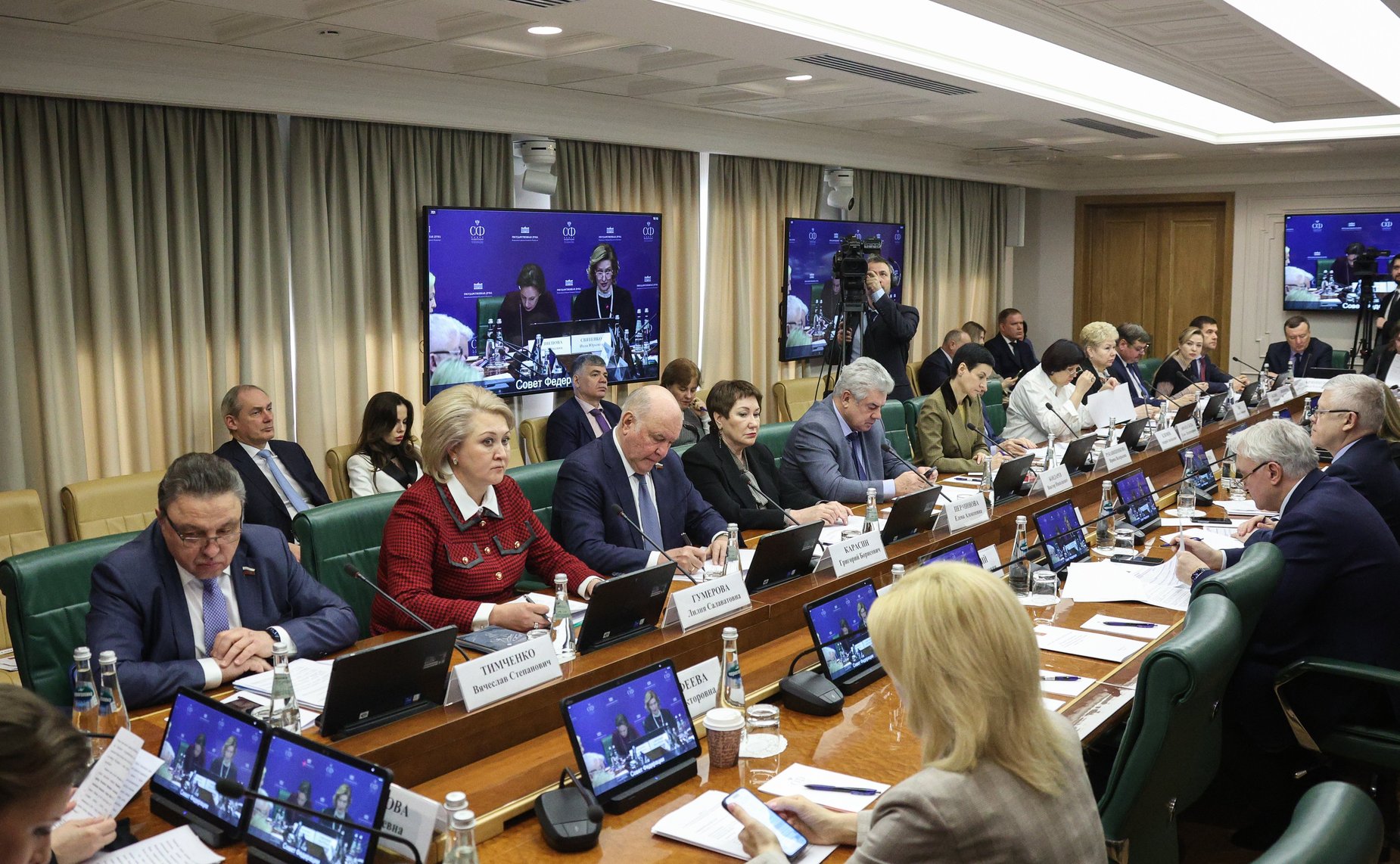 Заседание парламентской комиссии по расследованию преступных действии в отношении несовершеннолетних со стороны киевского режима
