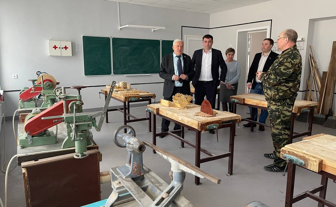 Михаил Белоусов провел мониторинг строительства и капитального ремонта школ в регионе