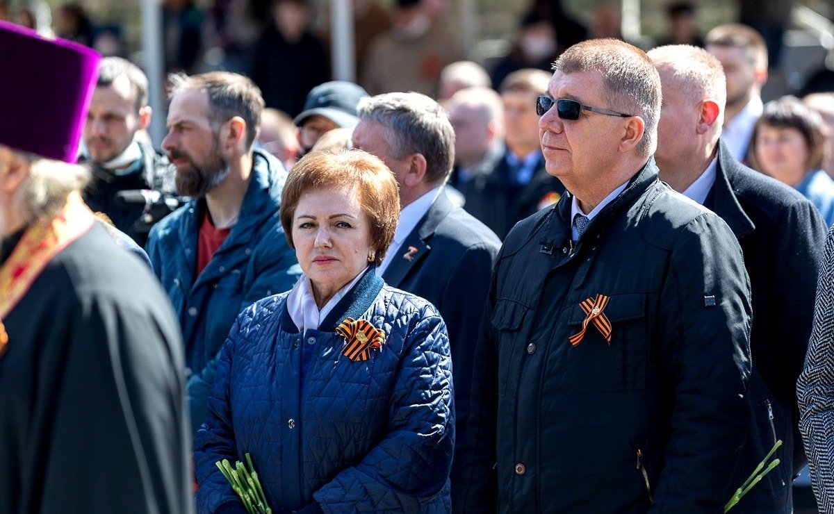 Елена Бибикова приняла участие в открытии мемориала «Знамя Победы» в Псковской области