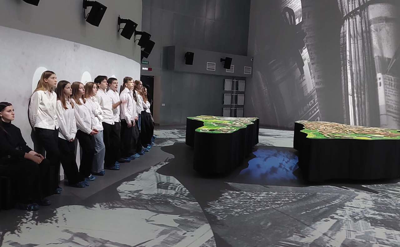 Владимир Нетёсов организовал для обучающихся МБОУ СОШ № 9 экскурсию в Центр военно-патриотического воспитания «Музей-диорама»