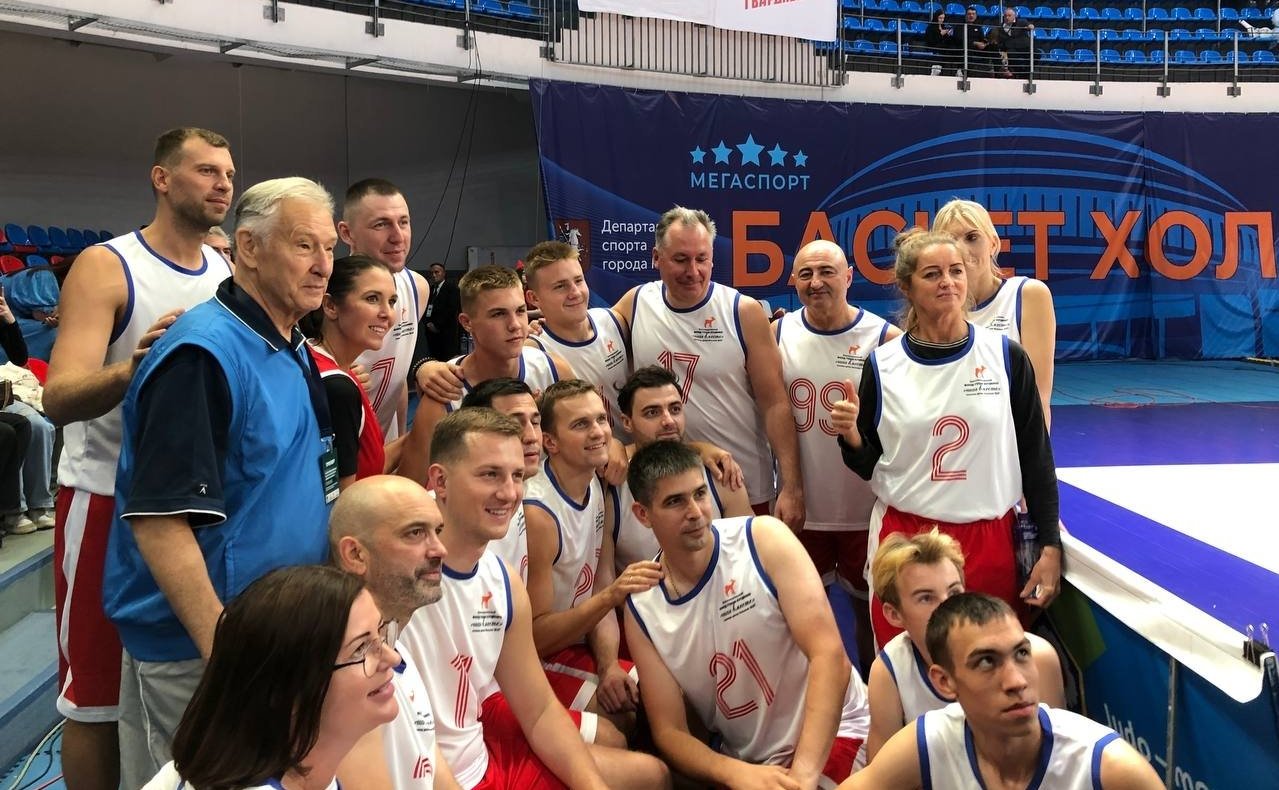 Александр Вайнберг принял участие в благотворительном баскетбольном матче «Шаг вместе»