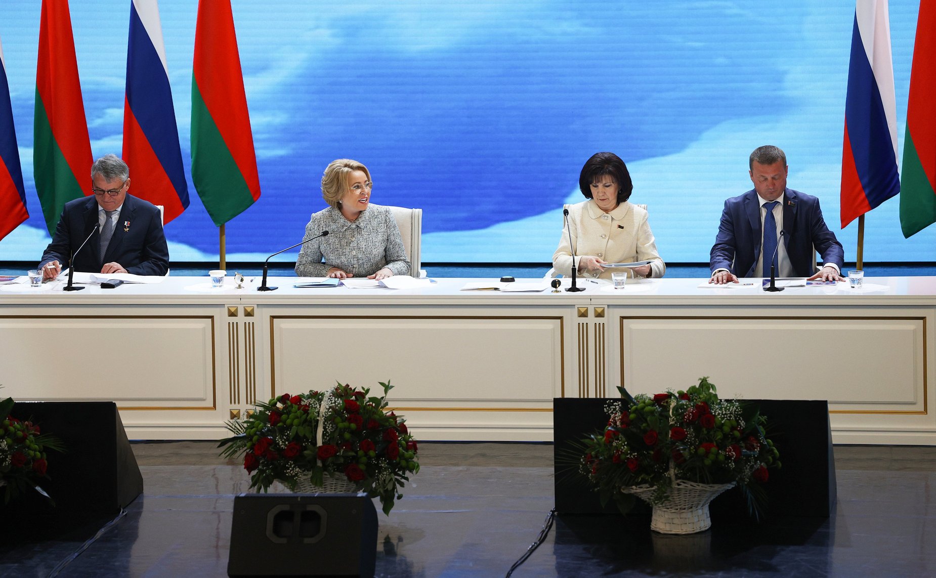 Пленарное заседание ХI Форума регионов Беларуси и России