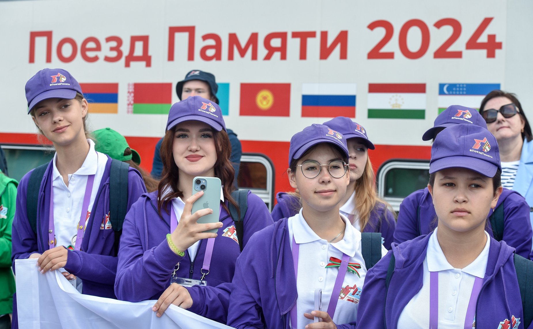 В Минске участники проекта «Поезд Памяти» стали зрителями торжественного парада, посвященного 80-летию освобождения Беларуси