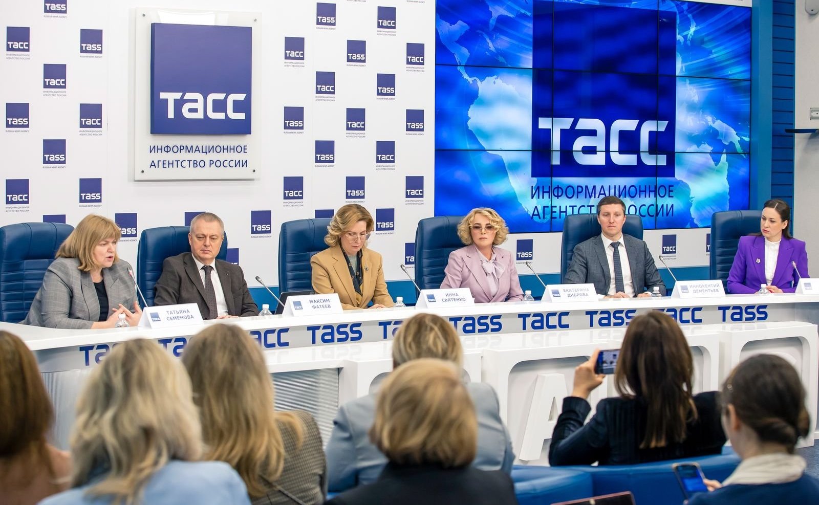 Заместитель Председателя Совета Федерации Инна Святенко приняла участие в пресс-конференции, посвящённой старту приёма заявок на участие в V конкурсе проектов Всероссийской научной школы «Медицина Молодая»