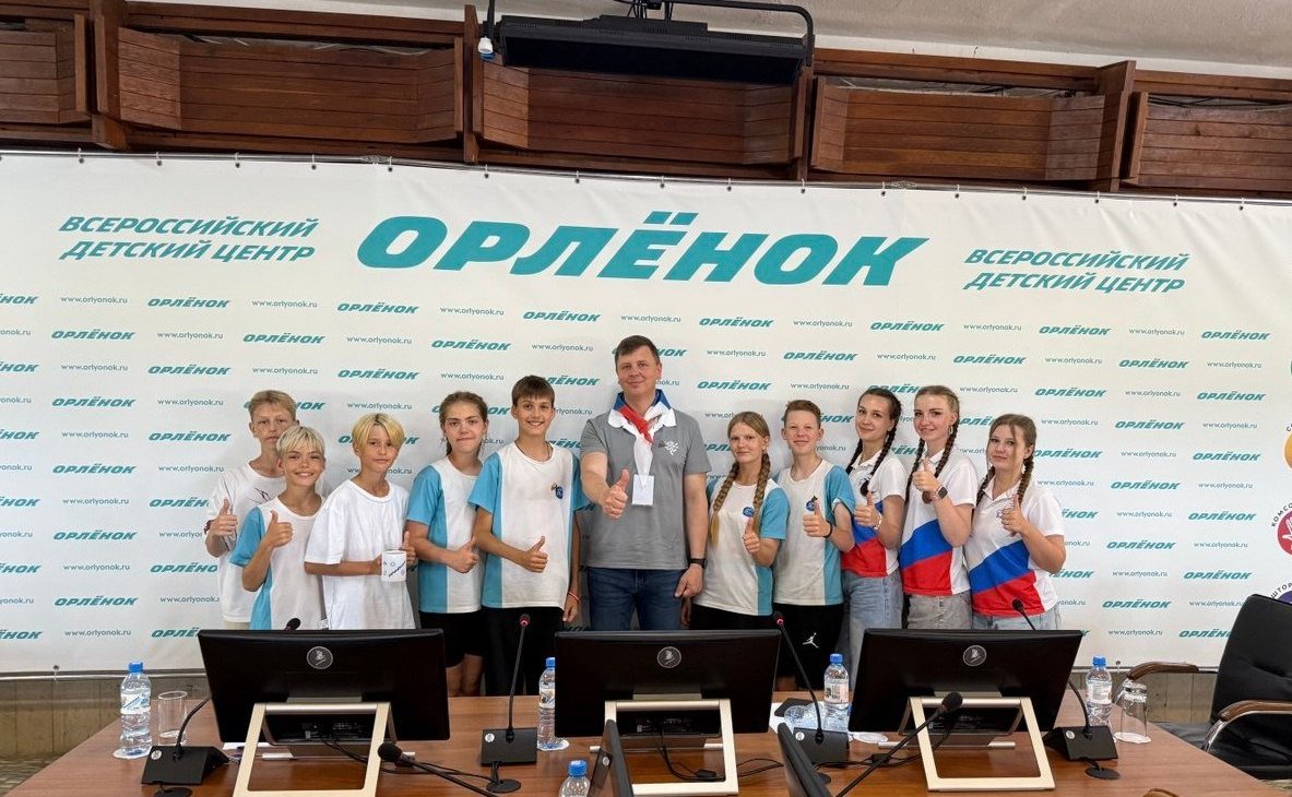 Артем Малащенков поздравил ребят и вожатых с 65-летием «Орлёнка»