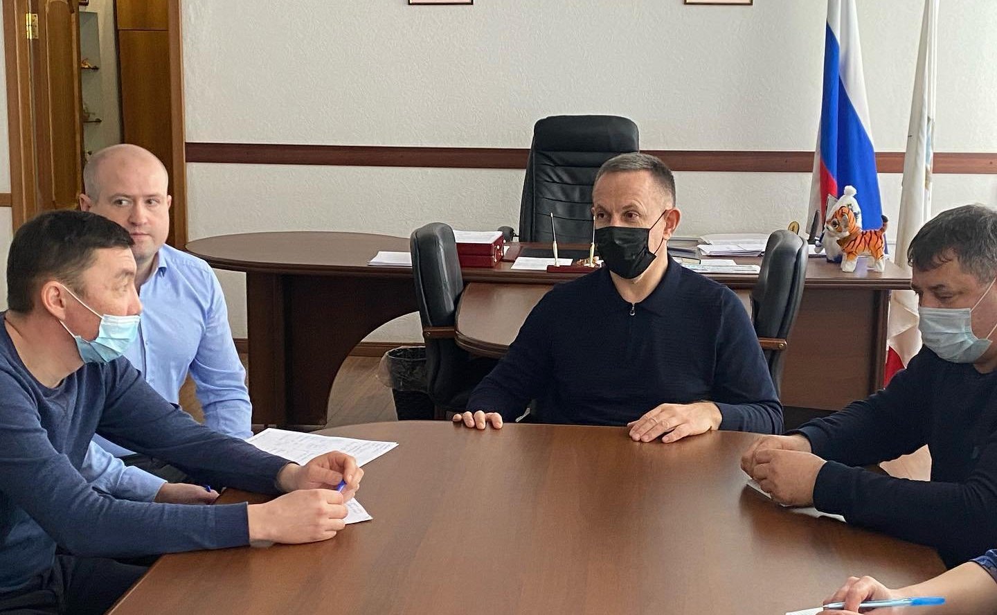 Олег Алексеев в ходе работы в регионе вместе с министром труда и социального развития Саратовской области Сергеем Егоровым осмотрели социальные объекты