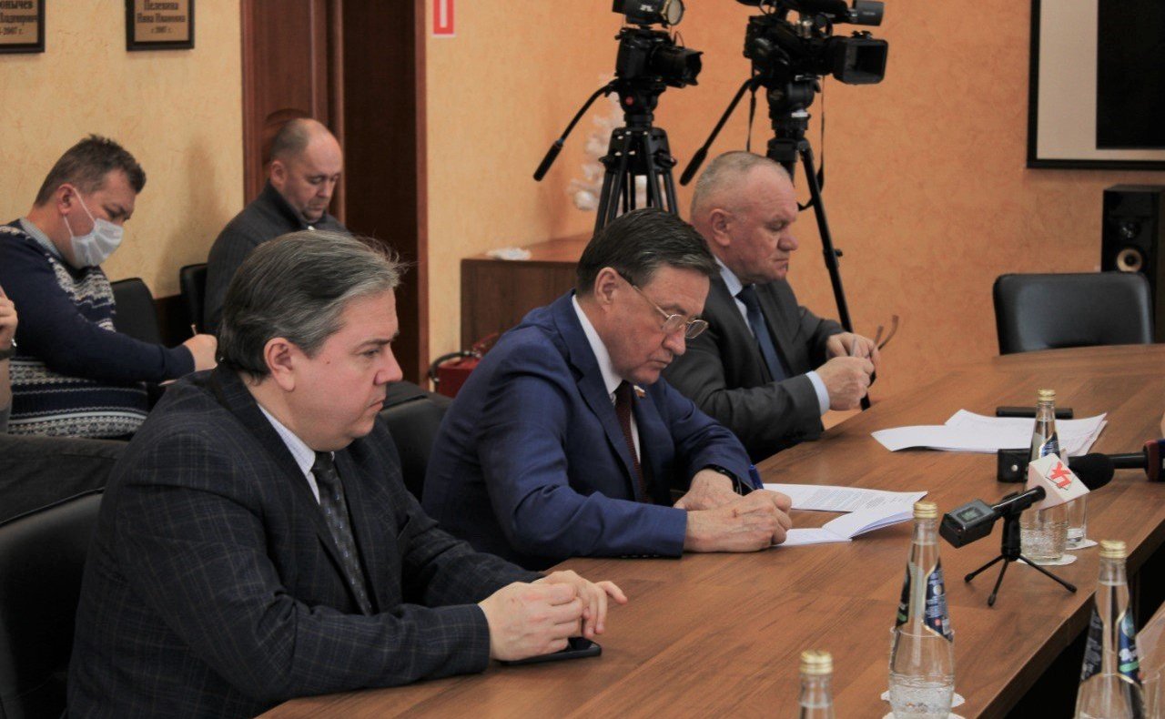 Сергей Рябухин в ходе рабочей поездки в регион принял участие в работе совещания по обсуждению законодательных инициатив в области ветеринарии в городе Ульяновске