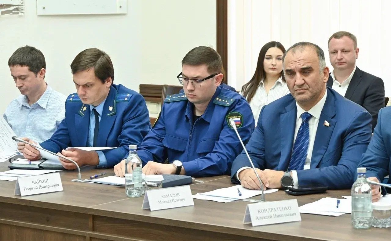 Заместитель председателя Комитета СФ по социальной политике Мохмад Ахмадов принял участие в совещании по вопросу подготовки объектов курортной инфраструктуры и санаторно-курортного комплекса к работе в курортном сезоне 2026 года