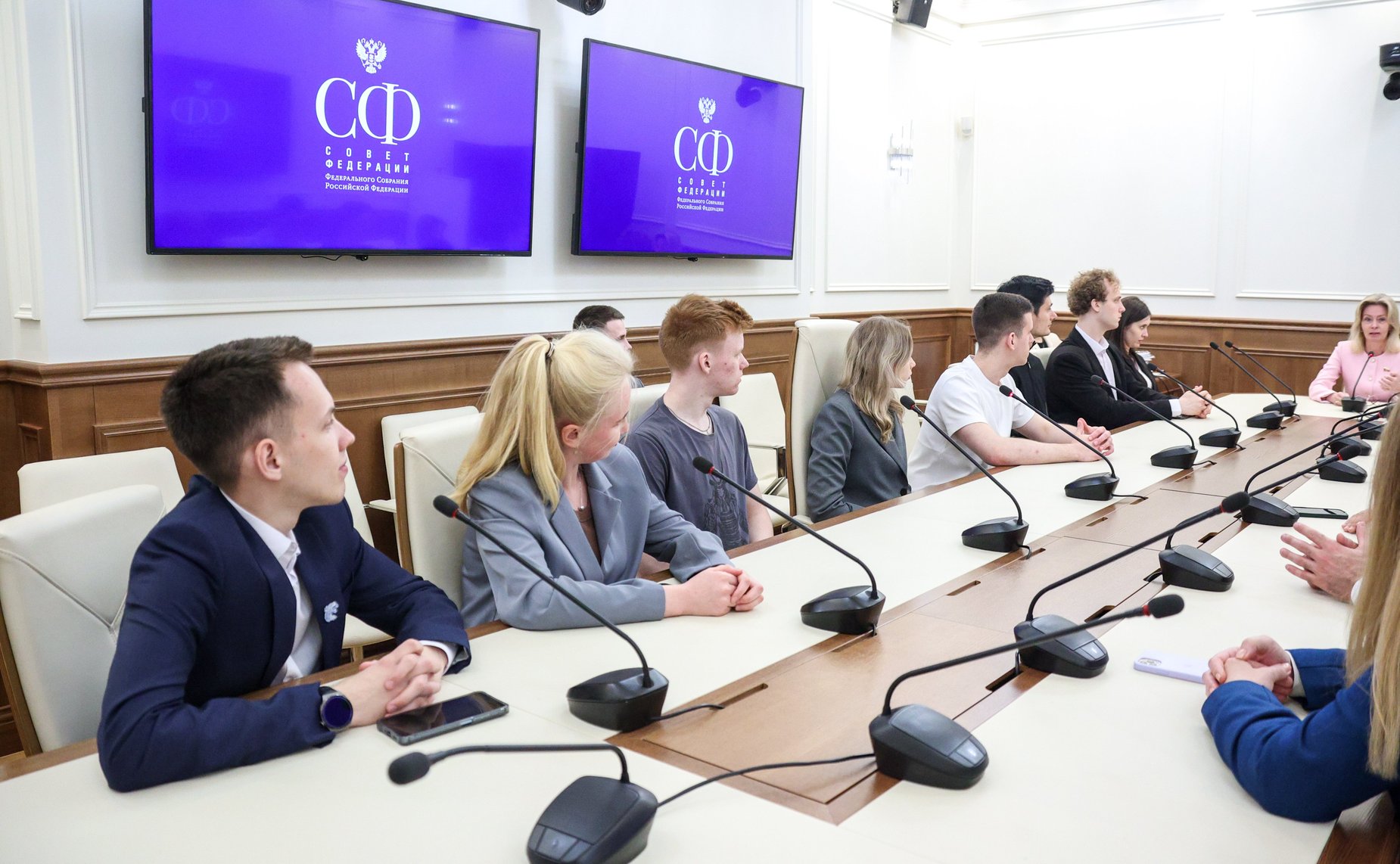 Встреча Натальи Мельниковой с активистами молодежного землячества Псковской области