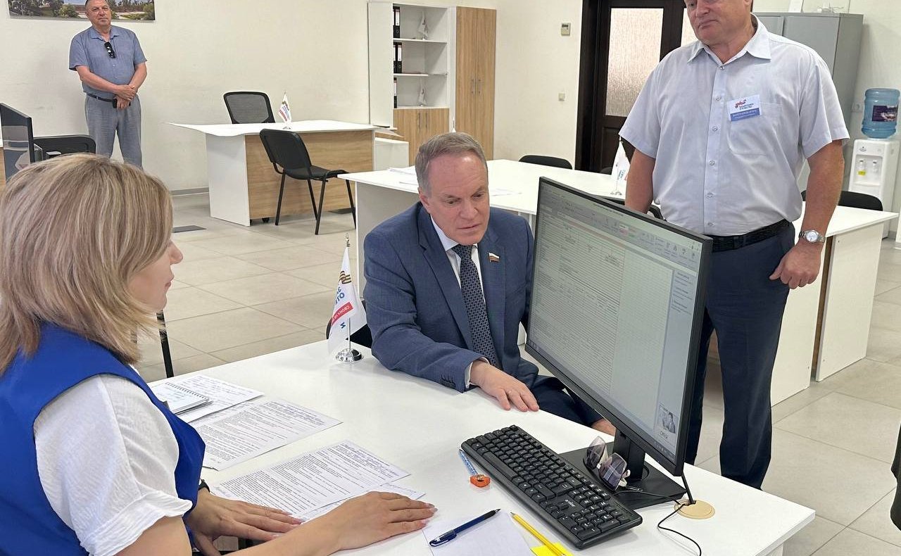 Александр Башкин проинспектировал работу отделения Фонда «Защитники Отечества» в Астраханской области